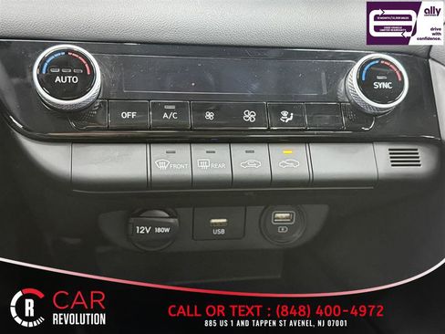 Used 2023 Hyundai Elantra SEL image 14