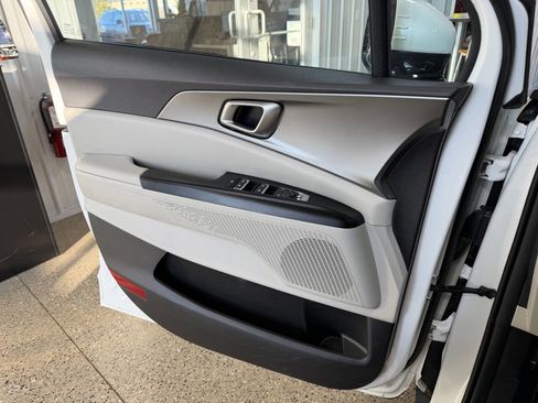 Used 2023 Kia Carnival LX image 42