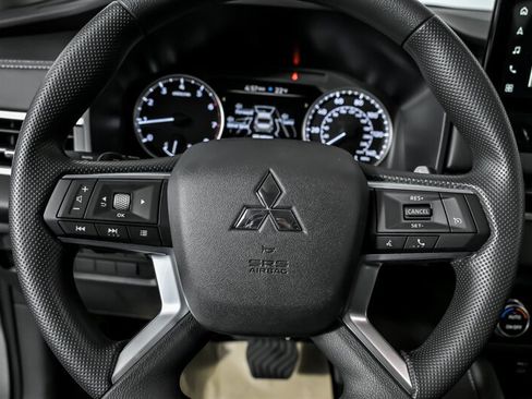 New 2026 Mitsubishi Outlander ES image 18