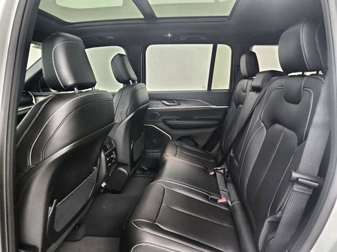 New 2026 Jeep Grand Cherokee Limited w/ Luxury Tech Group II AWD/4WD image 32