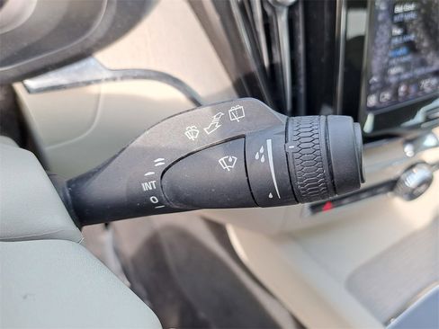 Used 2023 Volvo XC60 B5 Ultimate w/ Climate Package image 8