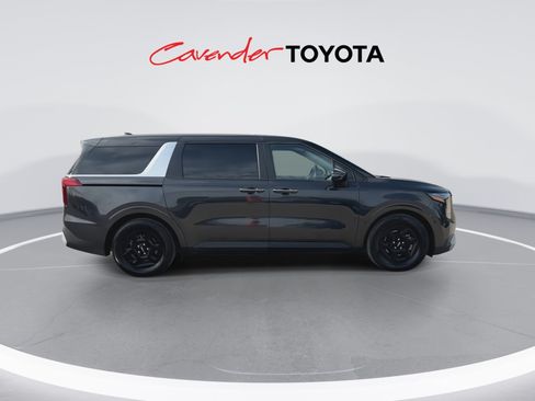 Used 2026 Kia Carnival FWD image 9