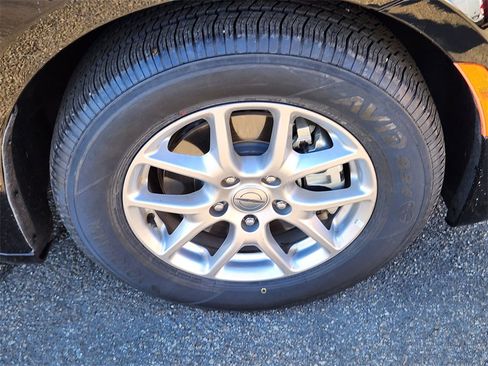 Used 2024 Chrysler Pacifica Touring-L image 16