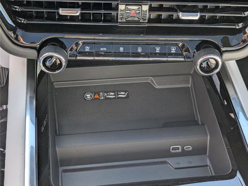 New 2026 Chevrolet Suburban Premier image 27