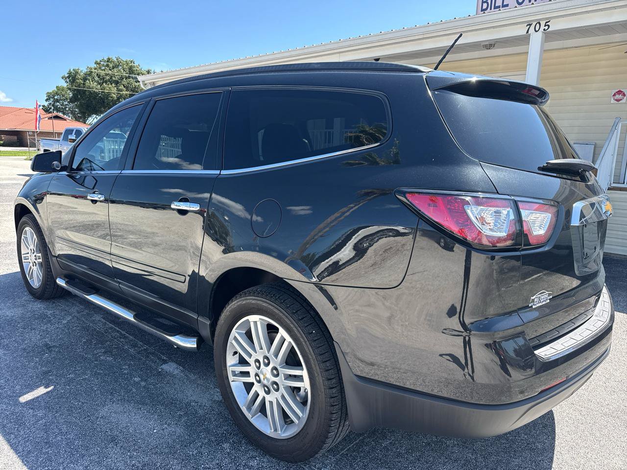 Used 2015 Chevrolet Traverse LT w/ Style and Technology Package FWD image 3