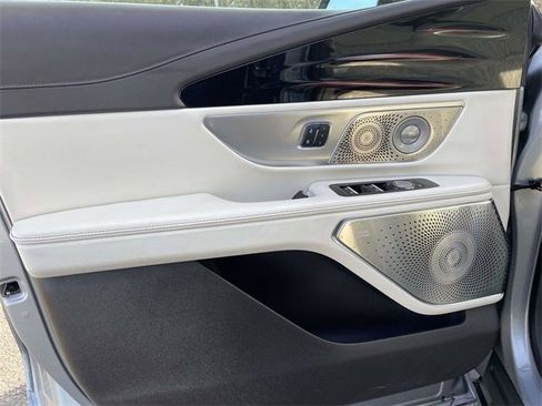 Used 2024 Lincoln Nautilus Black Label image 17