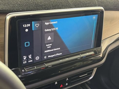Used 2025 Volkswagen Atlas SE AWD/4WD image 14