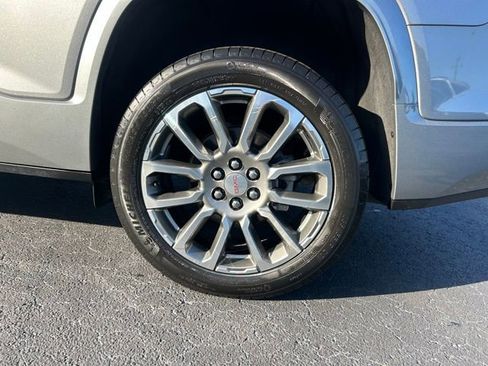 Used 2023 GMC Acadia Denali w/ Denali Ultimate Package FWD image 10