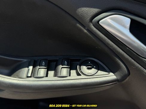 Used 2016 Ford Focus SE FWD image 10