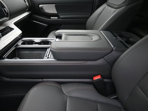 New 2025 Ford Expedition Active image 21