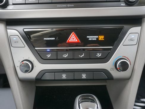 Used 2018 Hyundai Elantra SEL image 15