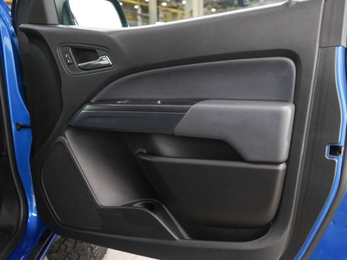 Used 2022 Chevrolet Colorado Z71 AWD/4WD image 9