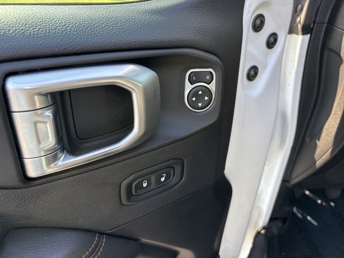 Used 2022 Jeep Gladiator Mojave AWD/4WD image 14