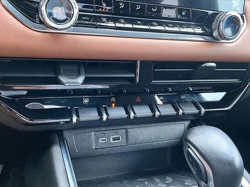 Used 2024 GMC Canyon AT4 image 14