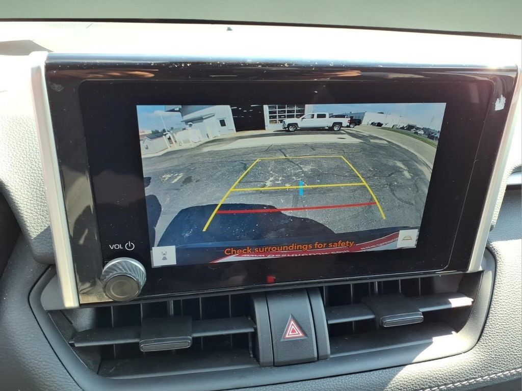 Used 2025 Toyota RAV4 XLE AWD/4WD image 9