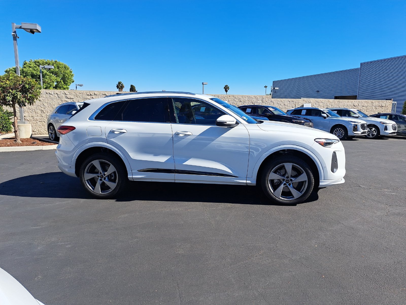 Used 2025 Audi Q5 Premium Plus w/ Premium Plus AWD/4WD image 4