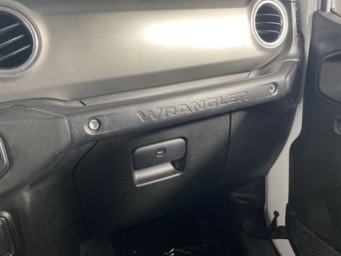Used 2023 Jeep Wrangler Unlimited Rubicon 4xe w/ Cold Weather Group AWD/4WD image 31