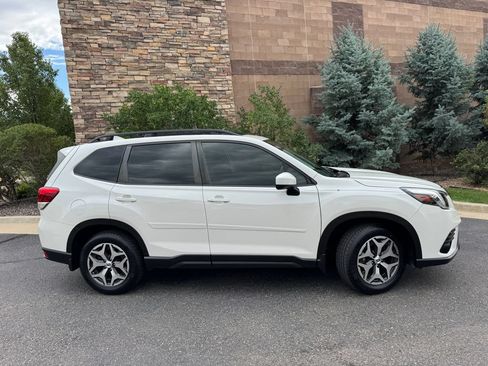 Used 2023 Subaru Forester Premium w/ Popular Package #2 AWD/4WD image 5