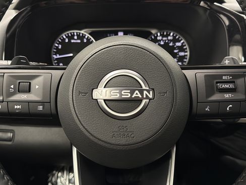Used 2025 Nissan Pathfinder SL AWD/4WD image 15
