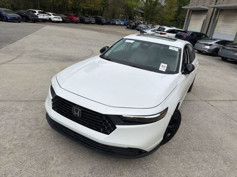 Used 2025 Honda Accord SE image 3