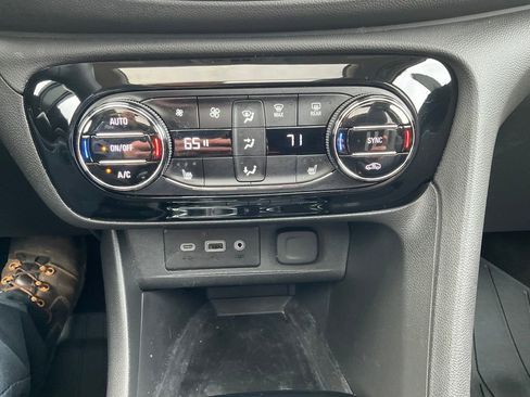 Used 2023 Buick Encore GX Essence w/ Experience Buick Package image 8