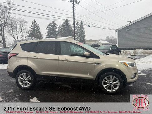 Used 2017 Ford Escape SE image 2
