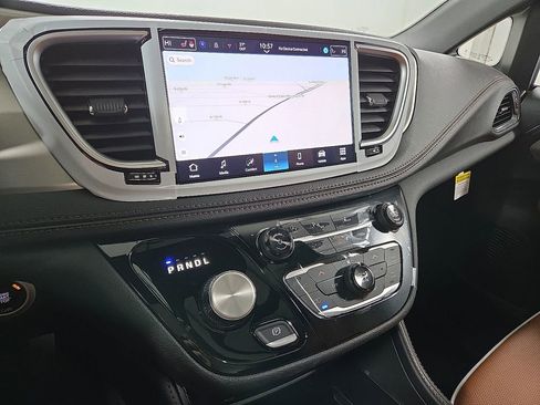 New 2026 Chrysler Pacifica Pinnacle image 24