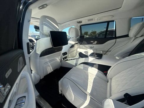 Used 2025 Mercedes-Benz Maybach GLS 600 4MATIC image 11