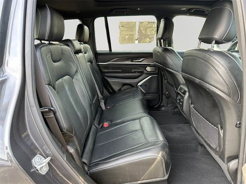 Used 2022 Jeep Grand Cherokee Overland image 13