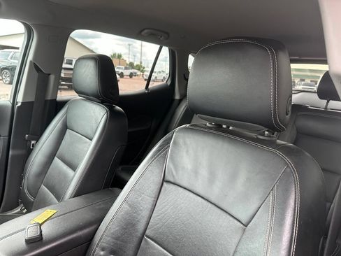Used 2023 GMC Terrain SLT AWD/4WD image 3