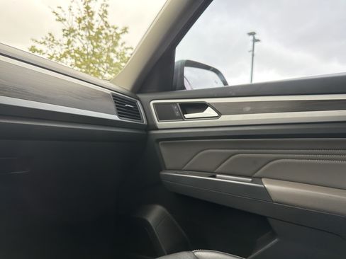 Used 2021 Volkswagen Atlas SE FWD image 23
