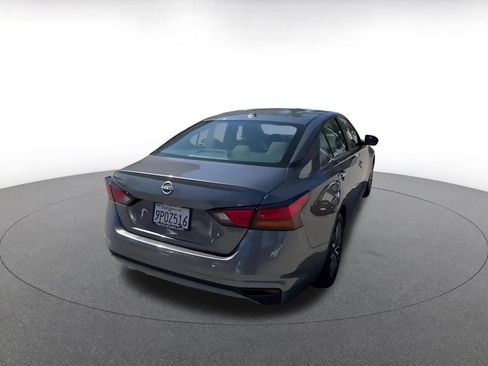 Used 2025 Nissan Altima 2.5 SV FWD image 14