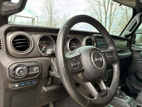 Used 2023 Jeep Wrangler Unlimited w/ Cold Weather Group image 7