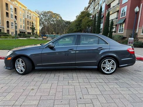 Used 2010 Mercedes-Benz E 550 Sedan image 4