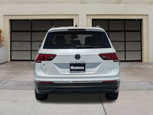 Used 2023 Volkswagen Tiguan SE w/ Panoramic Sunroof Package FWD image 5