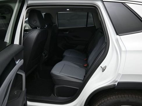 New 2026 Volkswagen Tiguan SE image 11