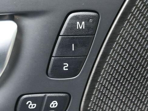 Used 2024 Volvo XC60 B5 Plus w/ Protection Package Premier image 15