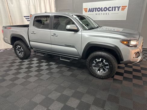 Used 2022 Toyota Tacoma TRD Off-Road w/ Technology Package AWD/4WD image 2