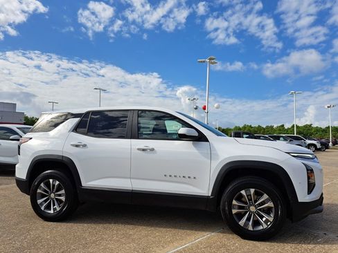 Used 2025 Chevrolet Equinox LT FWD image 3