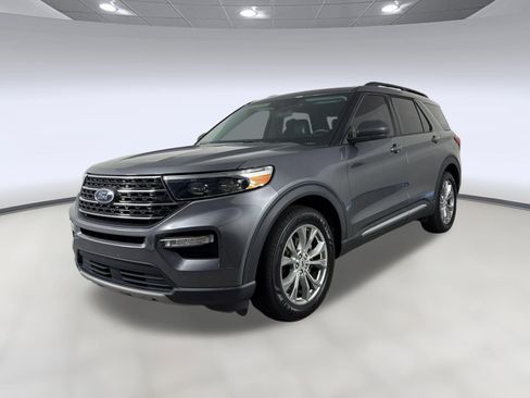 Used 2022 Ford Explorer XLT w/ Equipment Group 202A RWD image 1