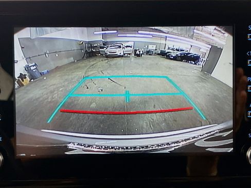 Used 2019 Toyota C-HR XLE FWD image 9