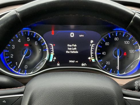 Used 2018 Chrysler Pacifica Touring-L Plus FWD image 8