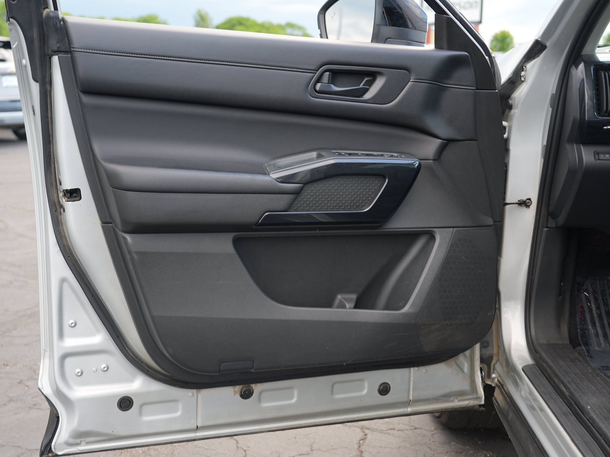 Used 2024 Nissan Pathfinder S AWD/4WD image 15