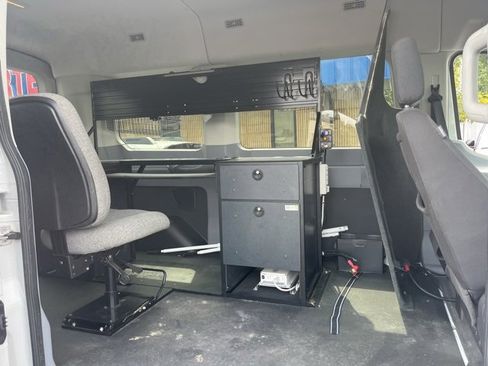 Used 2018 Ford Transit 150 XLT image 13