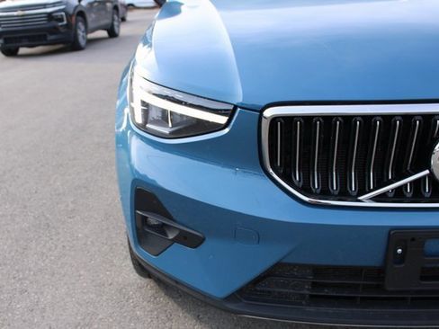 Used 2025 Volvo XC40 B5 Plus image 42
