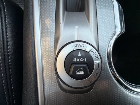 Used 2020 Nissan Pathfinder SL AWD/4WD image 29