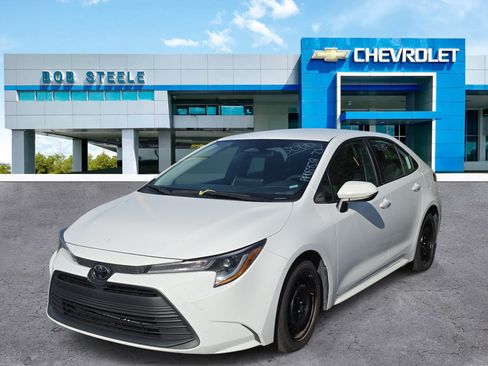 Used 2023 Toyota Corolla LE FWD image 3