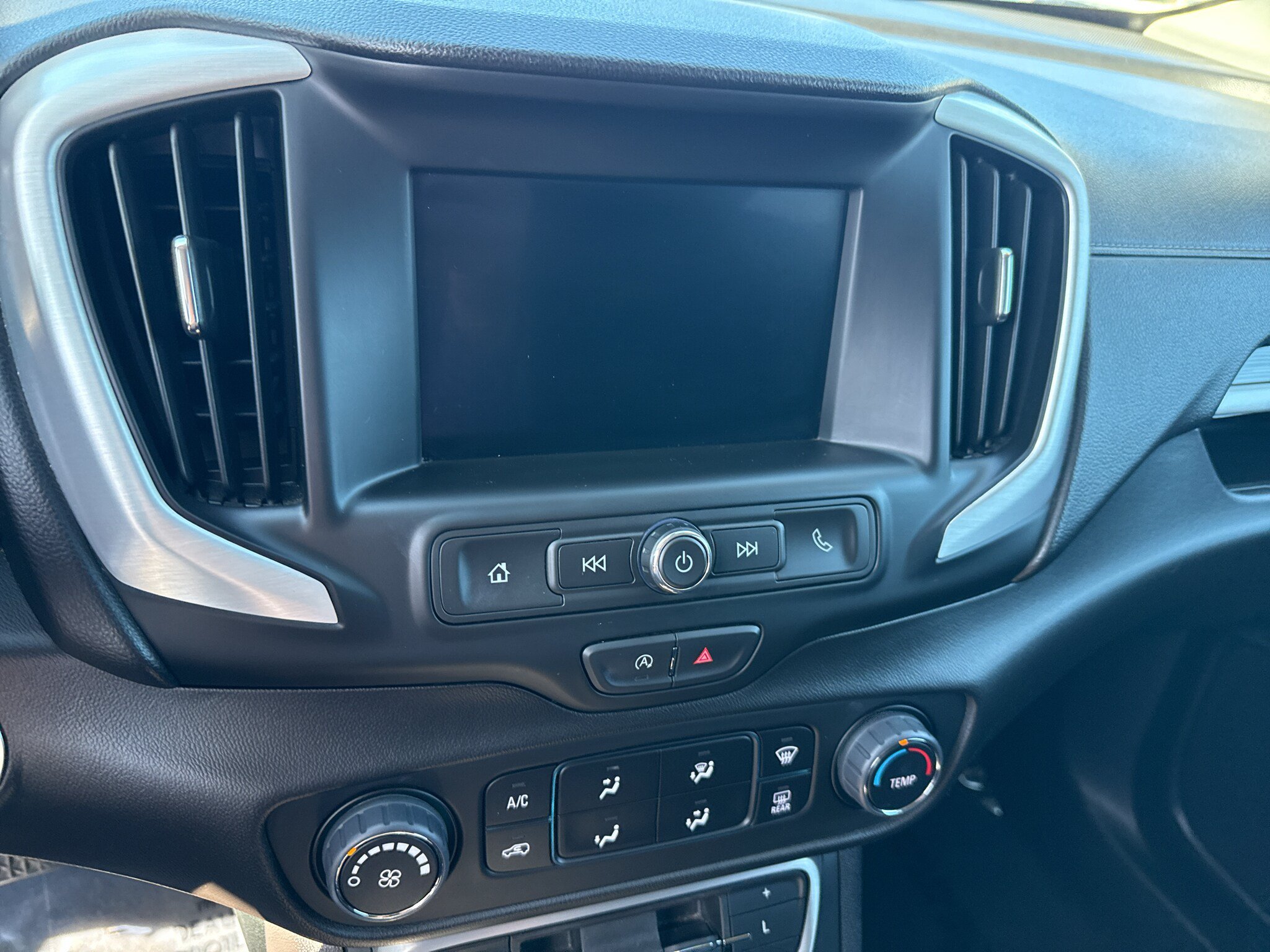 Used 2024 GMC Terrain SLE AWD/4WD image 14