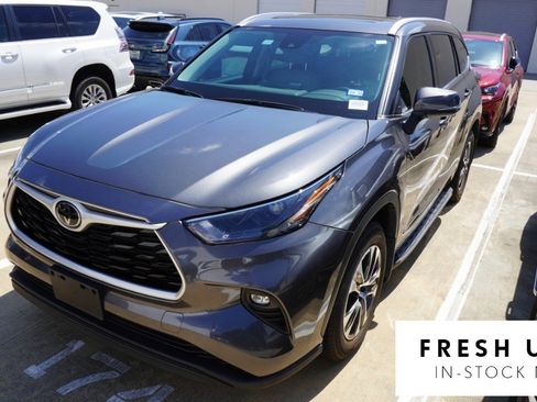 Used 2022 Toyota Highlander XLE FWD image 1