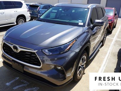 Used 2022 Toyota Highlander XLE